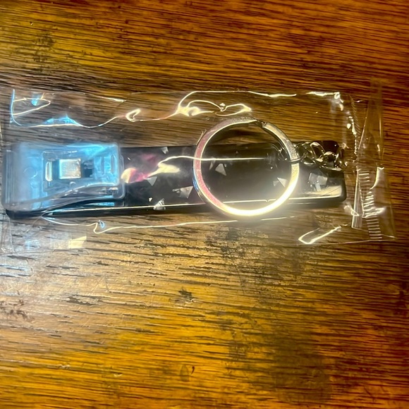 Multifunctional “Card Grabber Keychain” for Long Nails (Set of 3) - Picture 3 of 5